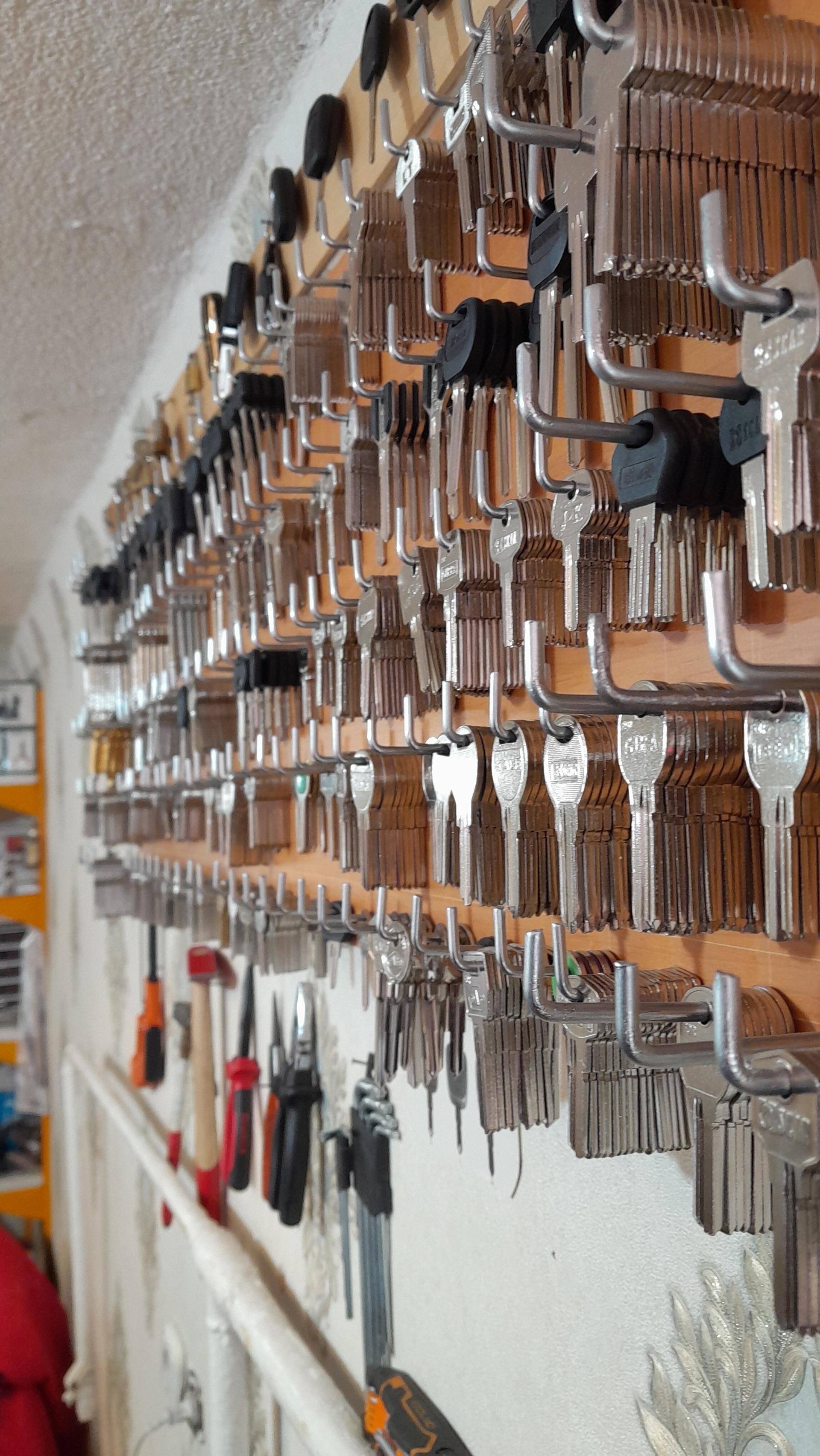 عکس قفل و کلید سازی گلستان