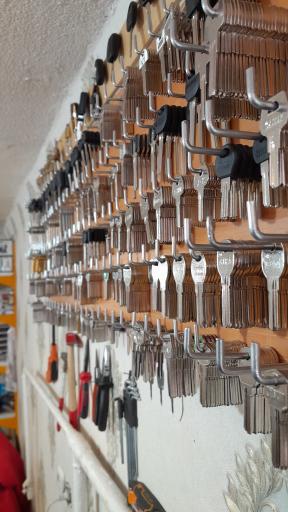 عکس قفل و کلید سازی گلستان