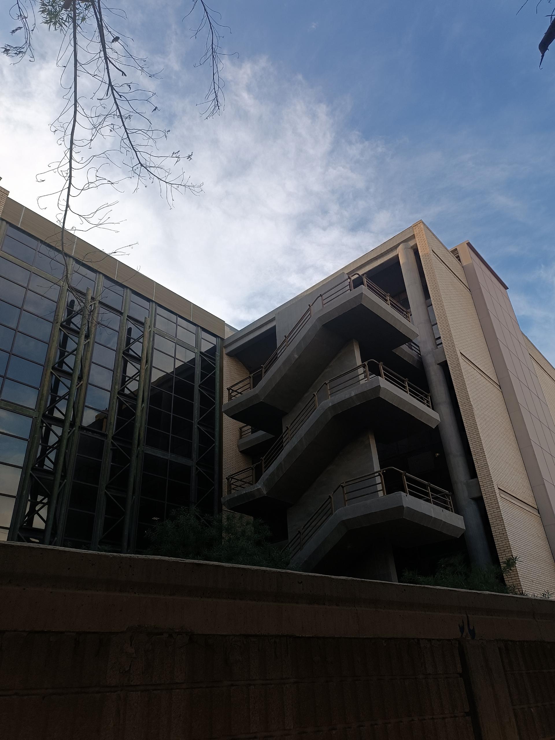 عکس دانشکده نفت، گاز و پتروشیمی