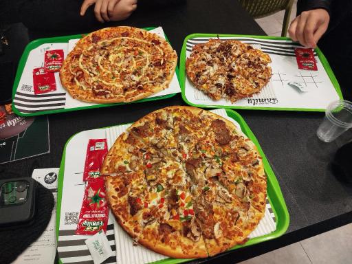 عکس فست فود چیکن فامیلی (شعبه پیروزی)