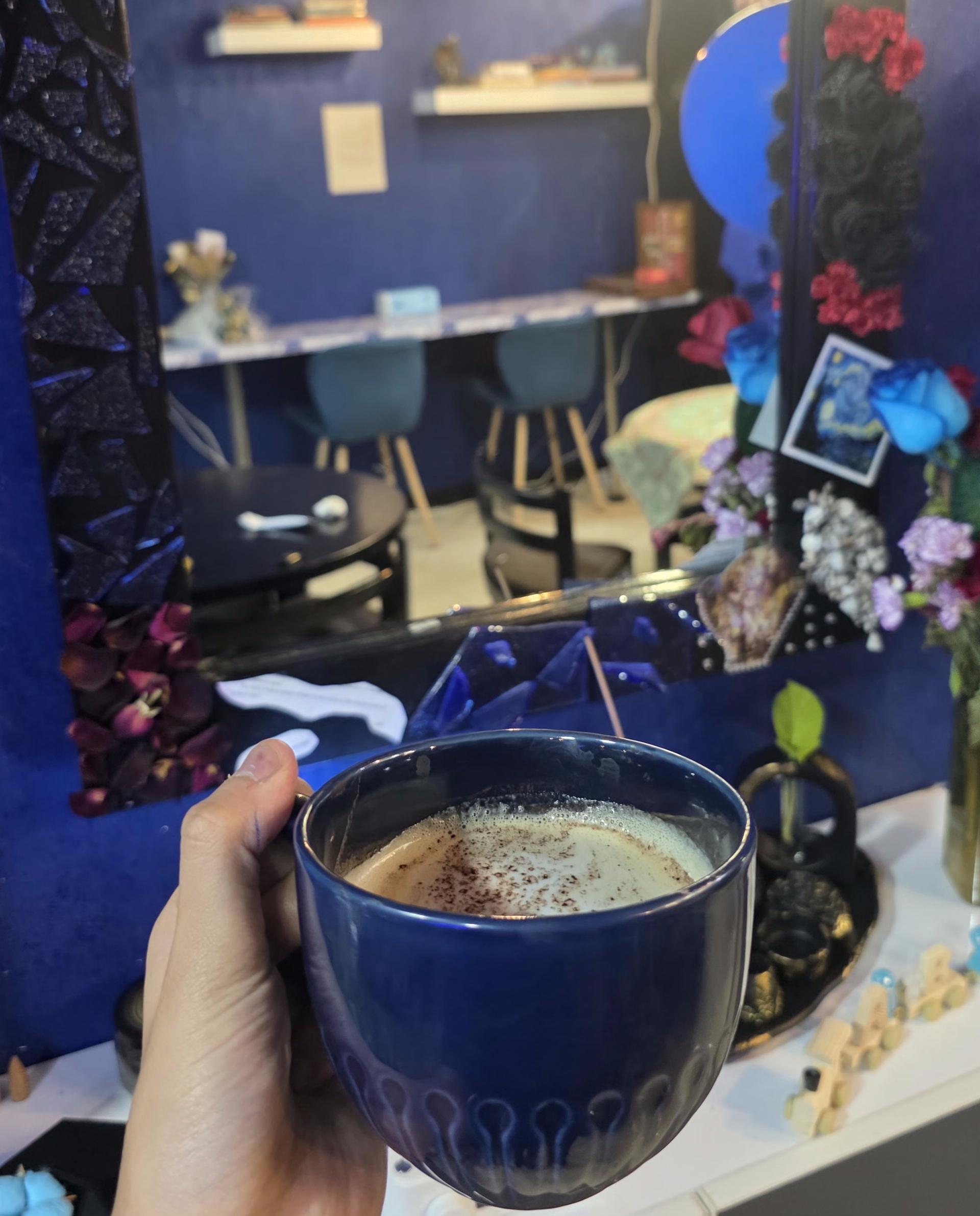 عکس کافه آبی