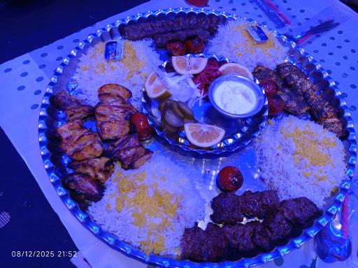 عکس باغ رستوران وتالار هگمتانه