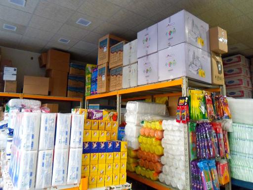 عکس پخش ظروف یکبار مصرف گل پلاستیک