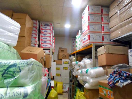 عکس پخش ظروف یکبار مصرف گل پلاستیک