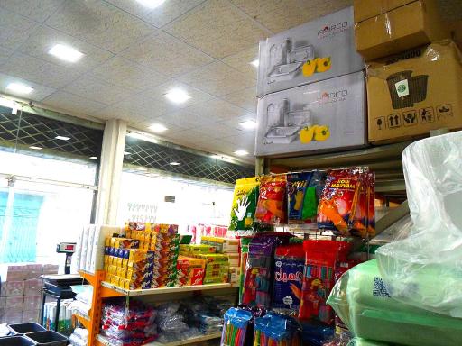 عکس پخش ظروف یکبار مصرف گل پلاستیک