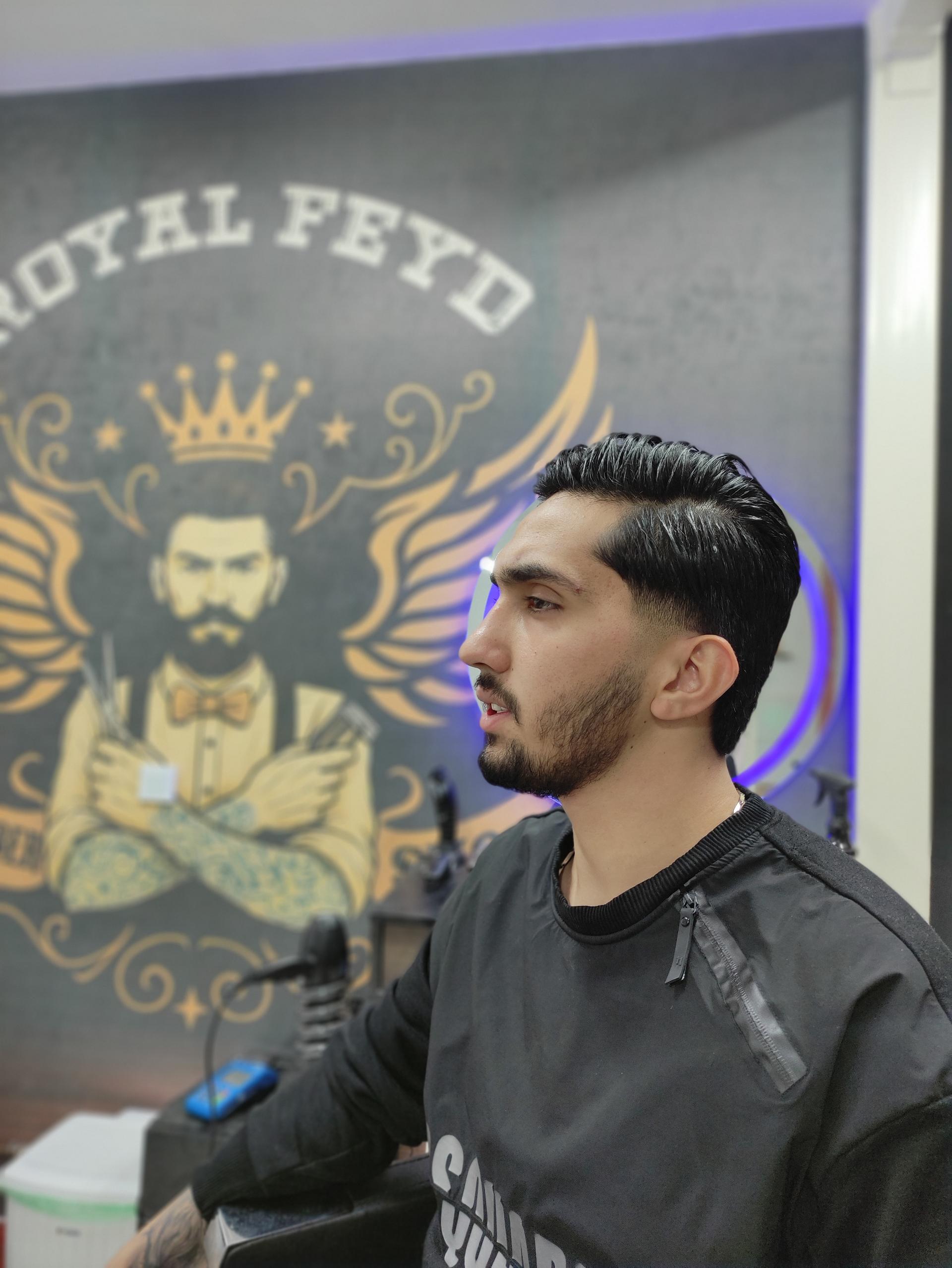 عکس آرایشگاه مردانه CR7