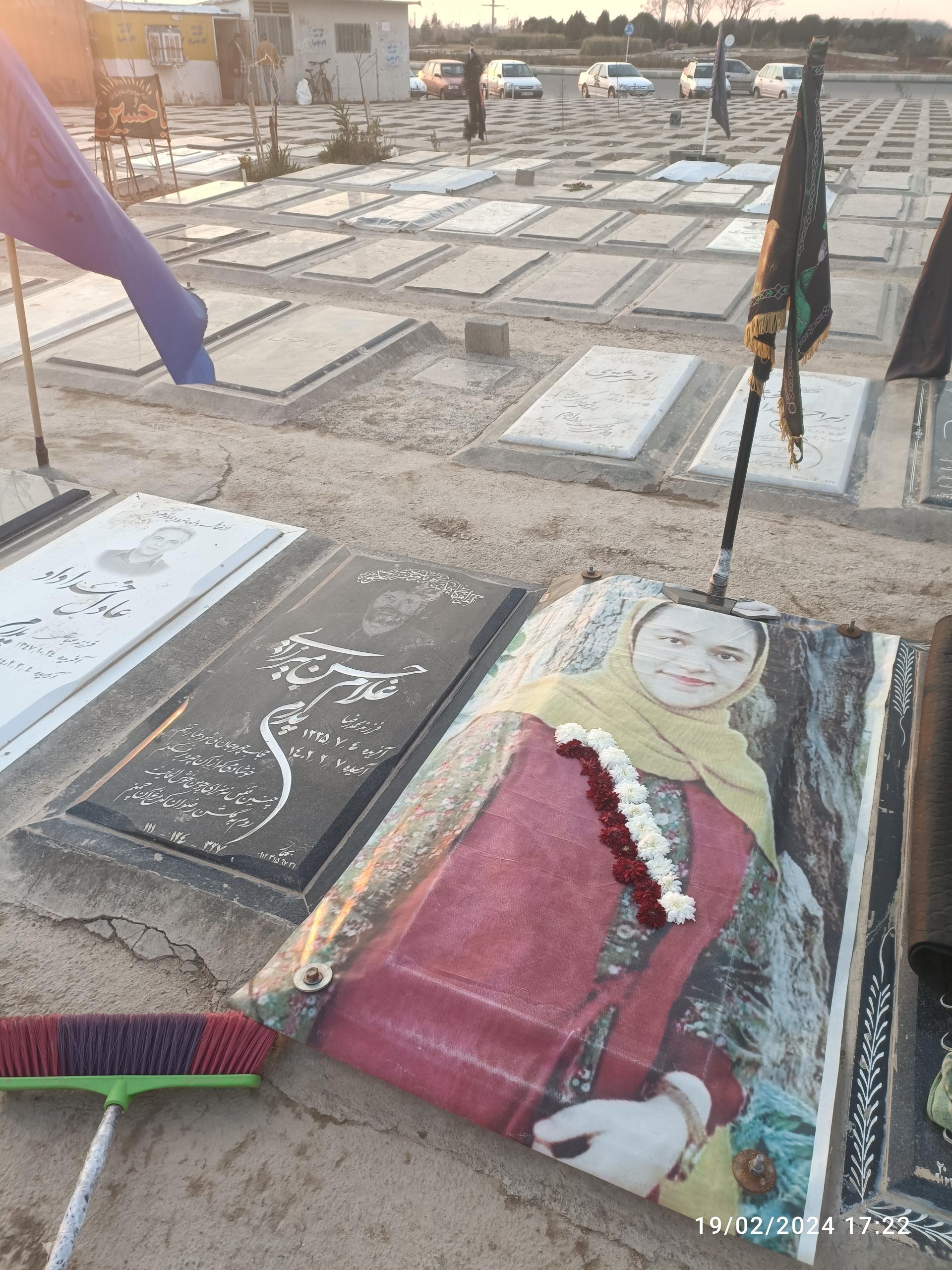 عکس مزار فائزه شهبازی