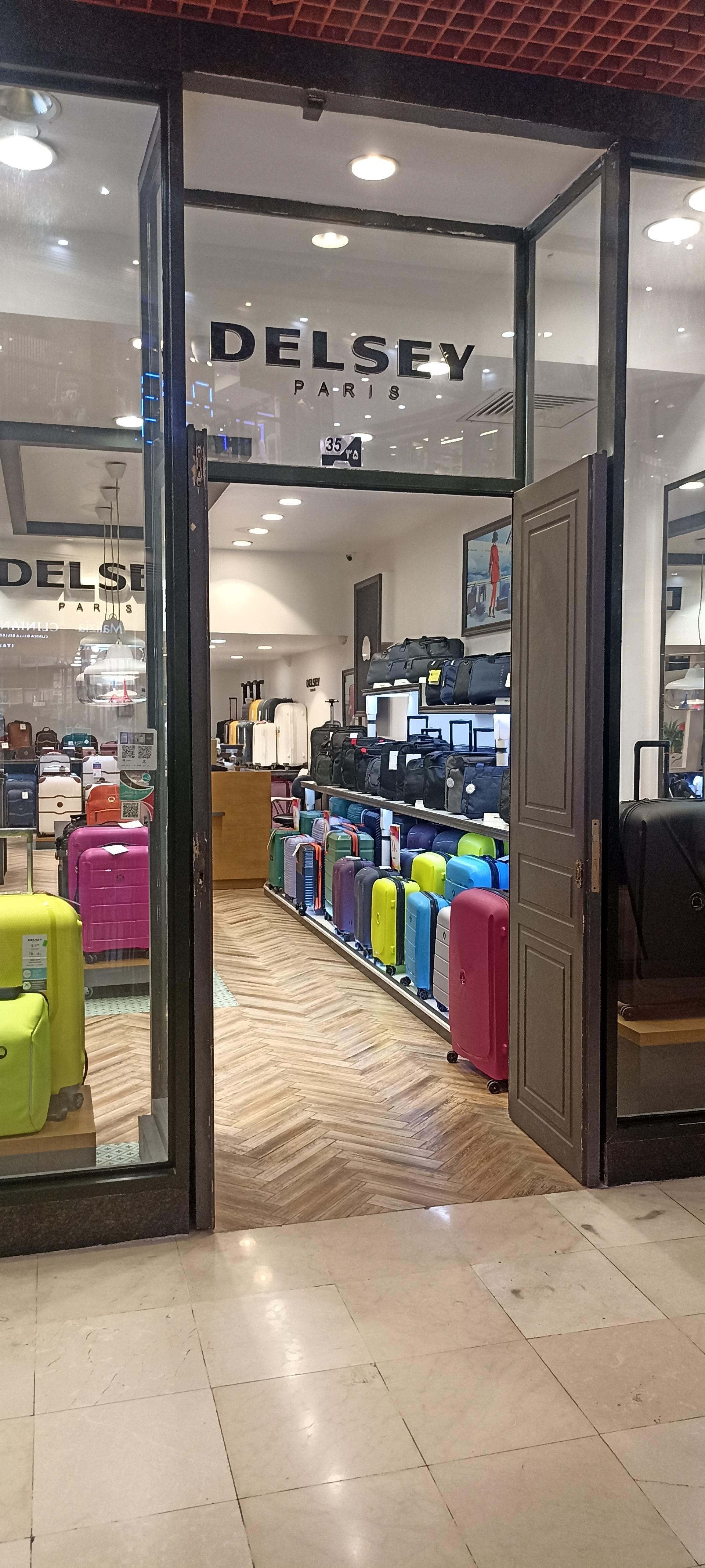 عکس فروشگاه کیف و چمدان دلسی