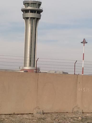 عکس ساختمان اداری عملیاتی فرودگاه همدان