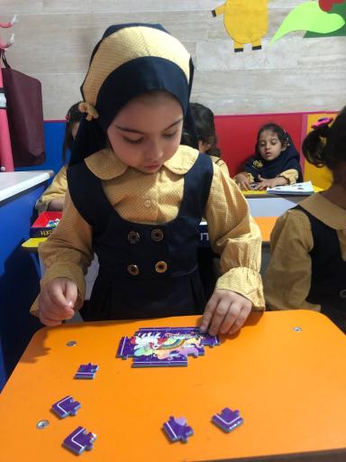 عکس کودکستان و دبستان دوره اول و دوم دخترانه نواندیشان خلاق