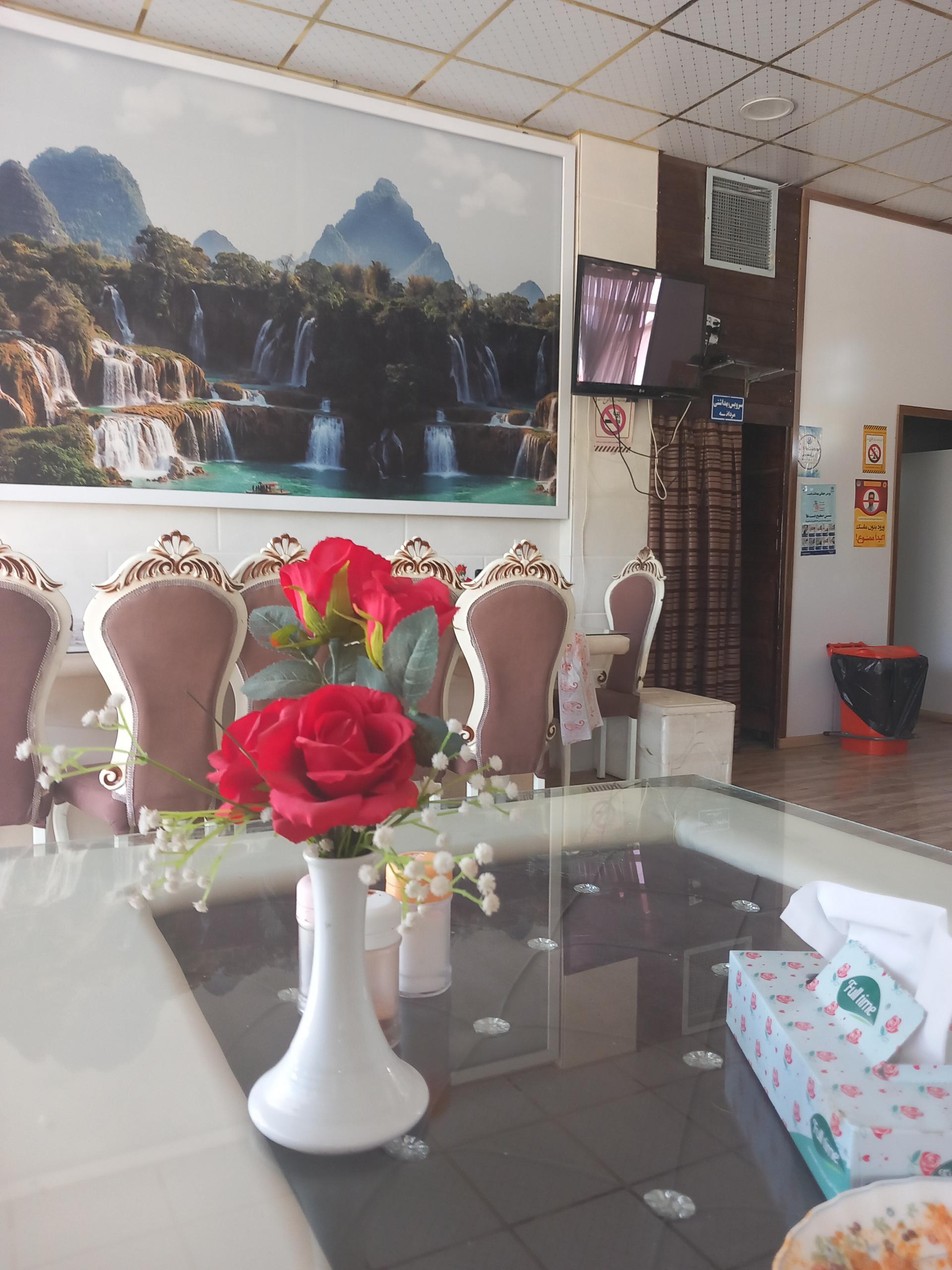 عکس رستوران گل سرخ