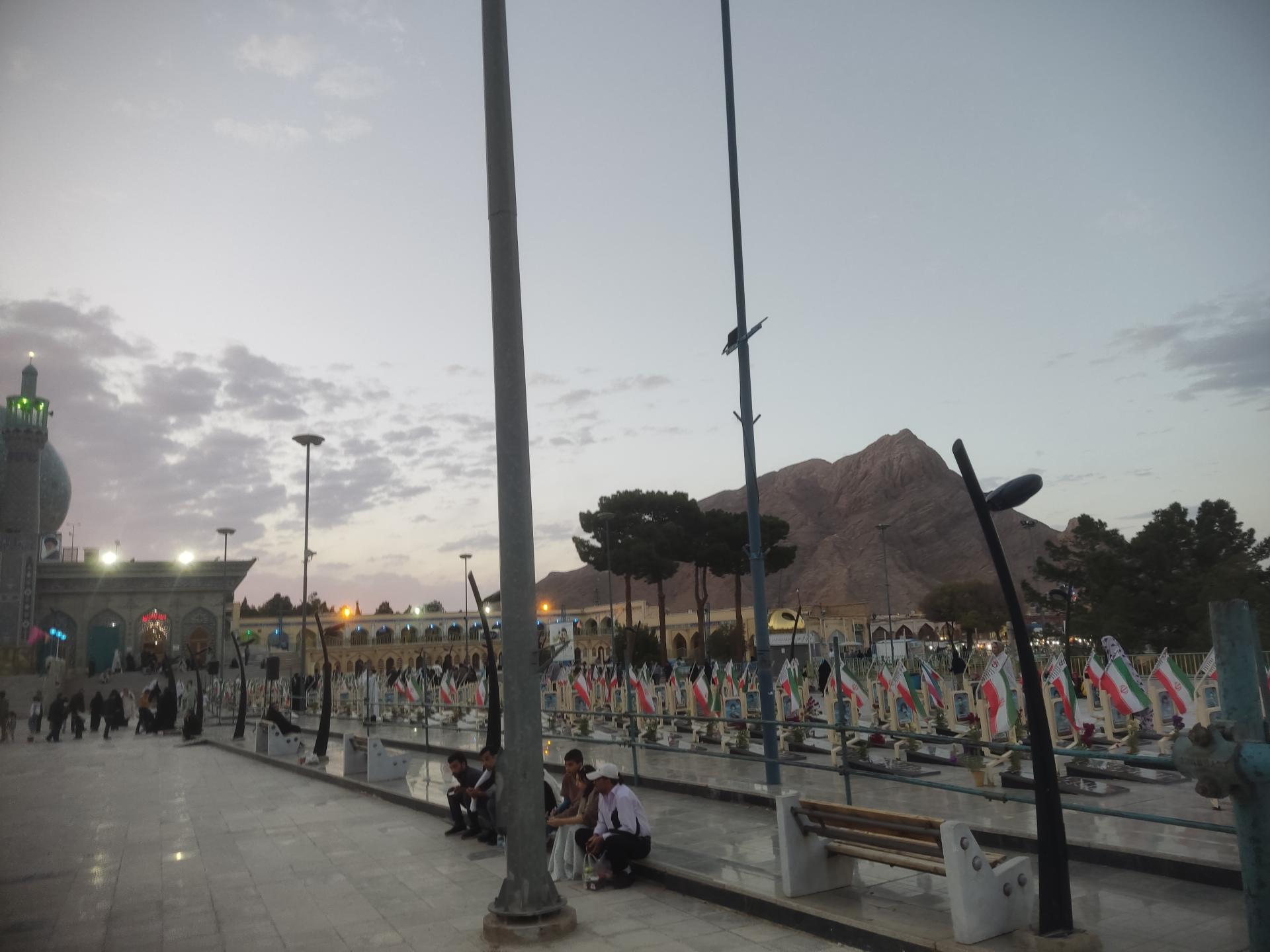 عکس گلزار شهدای شهرضا