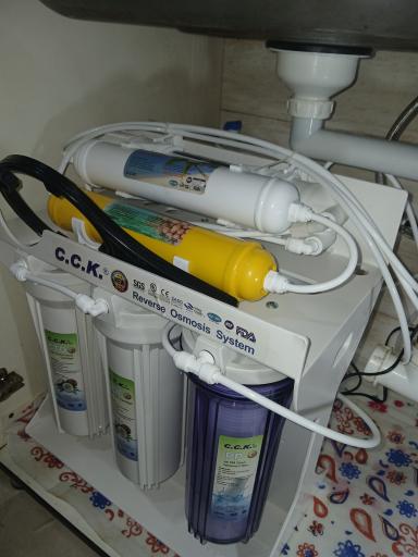 عکس تعمیرات دستگاه تصفیه آب خانگی مهرداد