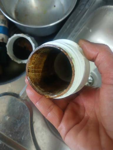 عکس تعمیرات دستگاه تصفیه آب خانگی مهرداد