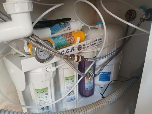 عکس تعمیرات دستگاه تصفیه آب خانگی مهرداد