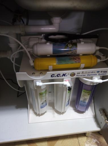 عکس تعمیرات دستگاه تصفیه آب خانگی مهرداد