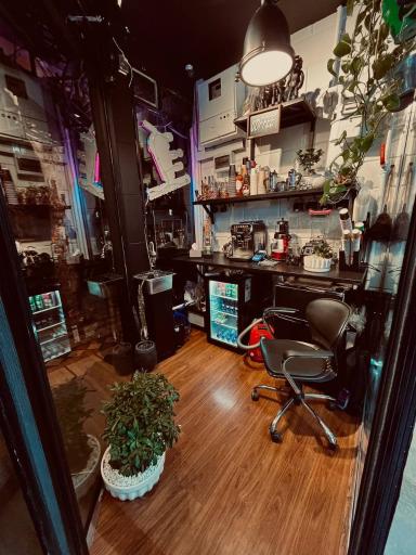 عکس آرایشگاه گلدن تاچ