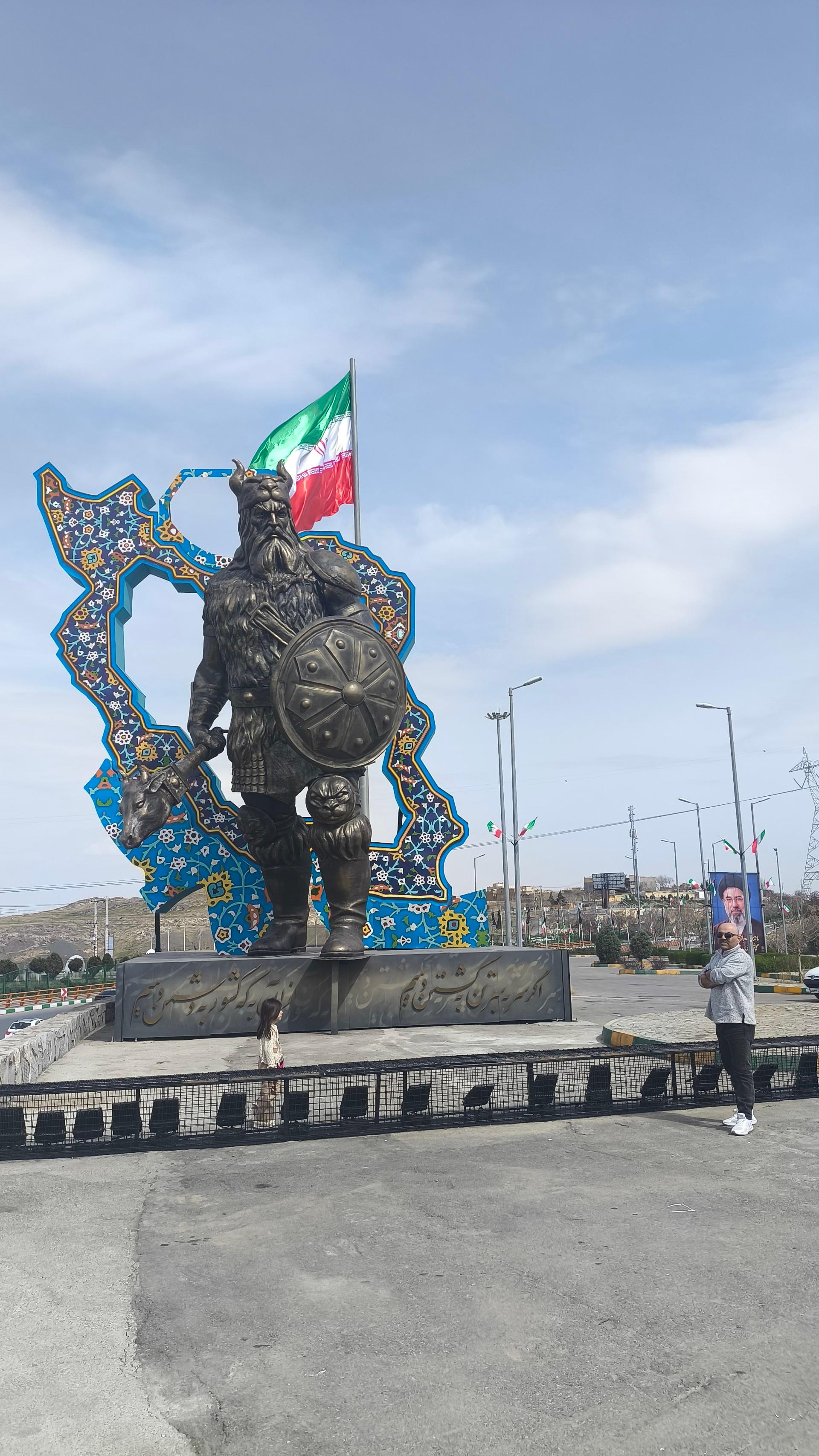 عکس پارکینگ شمالی بوستان وکیل آباد