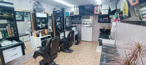 عکس آرایشگاه مردانه موچین کلاسیک 