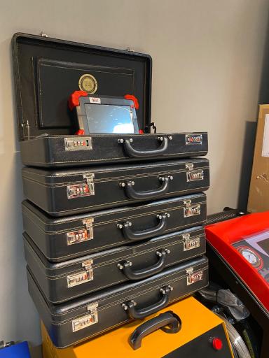 عکس تجهیزات تعمیرگاهی علی‌پور