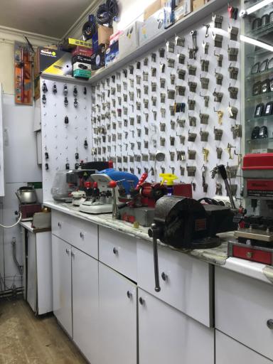 عکس خدمات قفل و سوئیچ مهدی