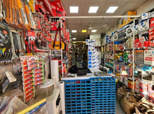 عکس رنگ و ابزار و یراق حاج علی محمودی