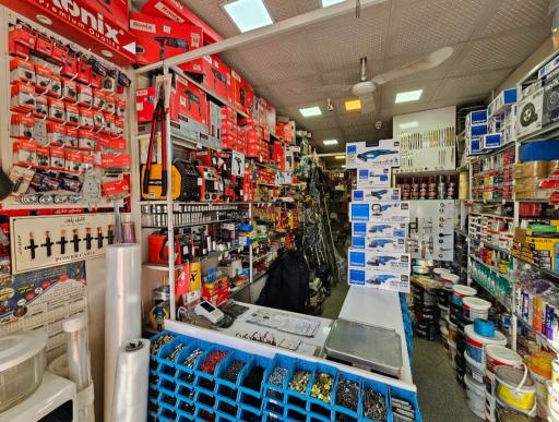 عکس رنگ و ابزار و یراق حاج علی محمودی