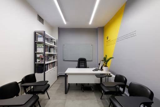 عکس آکادمی زبان کیانوش