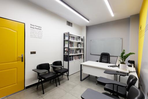 عکس آکادمی زبان کیانوش