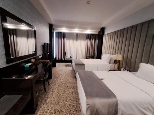 عکس هتل بزرگ چمران