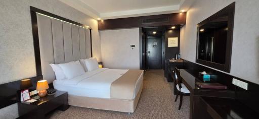 عکس هتل بزرگ چمران