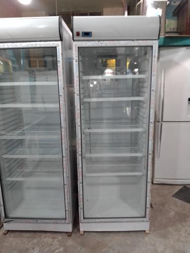 عکس خدمات فنی و یخچال‌ سازی هنرمند