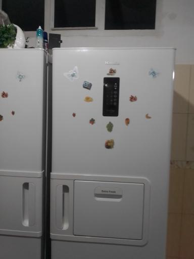 عکس خدمات فنی و یخچال‌ سازی هنرمند