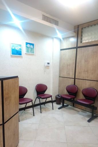 عکس دکتر احسان صنعتی متخصص طب فیزیکی و توانبخشی