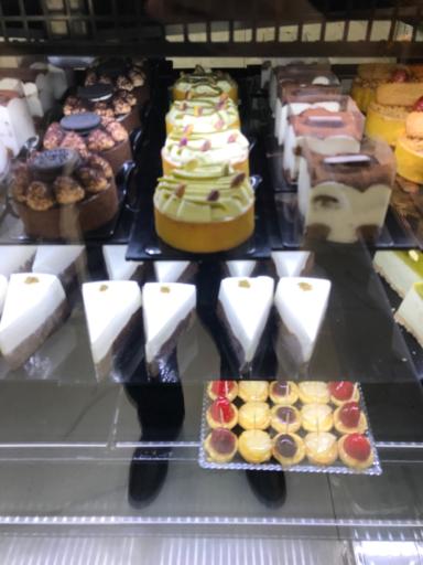 عکس قنادی برگ سبز