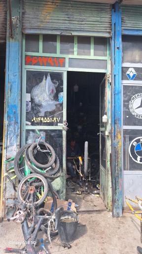 عکس تعمیر دوچرخه بهروز