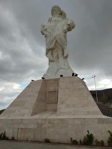 عکس مجسمه یادواره حلبچه 