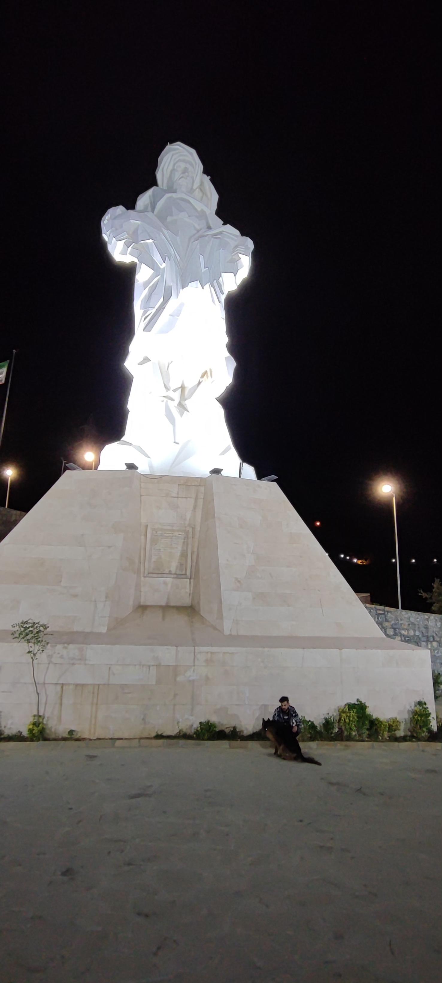 عکس مجسمه یادواره حلبچه 