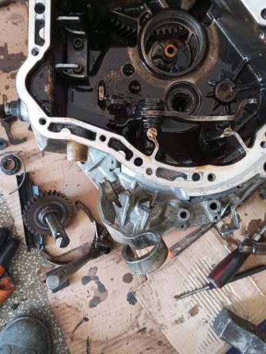 عکس مکانیک برق و انژکتور ایساکو سایپا یدک