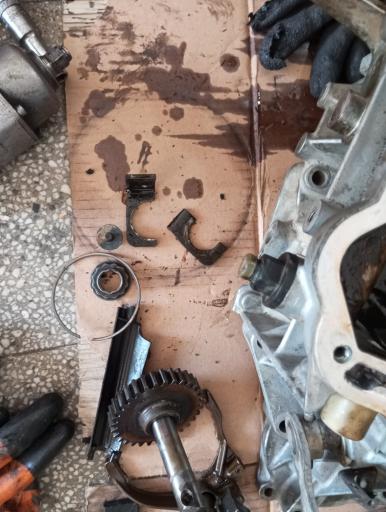 عکس مکانیک برق و انژکتور ایساکو سایپا یدک