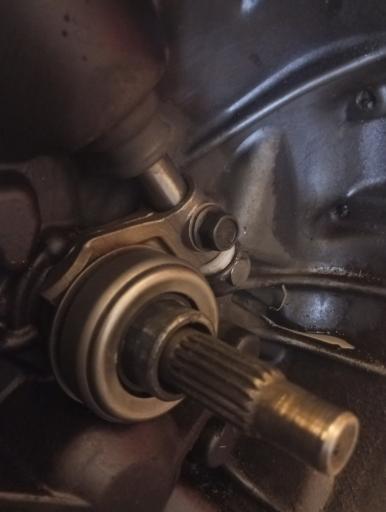 عکس مکانیک برق و انژکتور ایساکو سایپا یدک