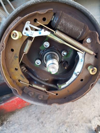 عکس مکانیک برق و انژکتور ایساکو سایپا یدک