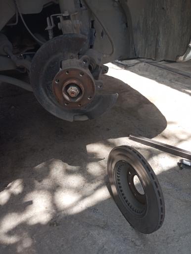 عکس مکانیک برق و انژکتور ایساکو سایپا یدک