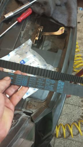 عکس مکانیک برق و انژکتور ایساکو سایپا یدک