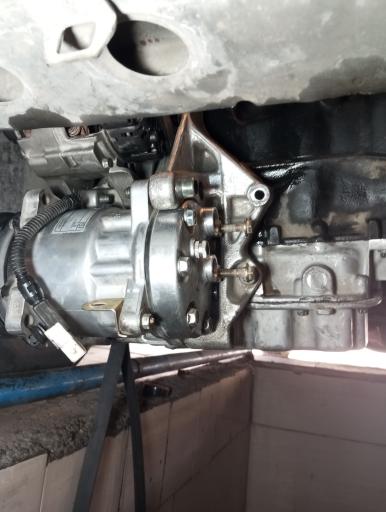 عکس مکانیک برق و انژکتور ایساکو سایپا یدک