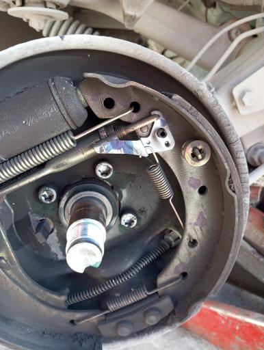 عکس مکانیک برق و انژکتور ایساکو سایپا یدک