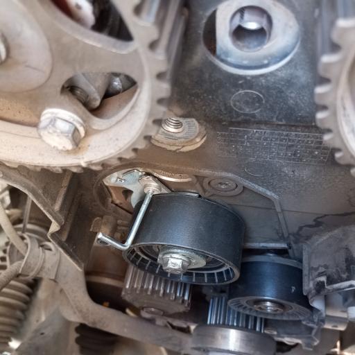 عکس مکانیک برق و انژکتور ایساکو سایپا یدک