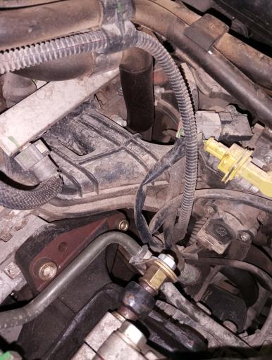 عکس مکانیک برق و انژکتور ایساکو سایپا یدک