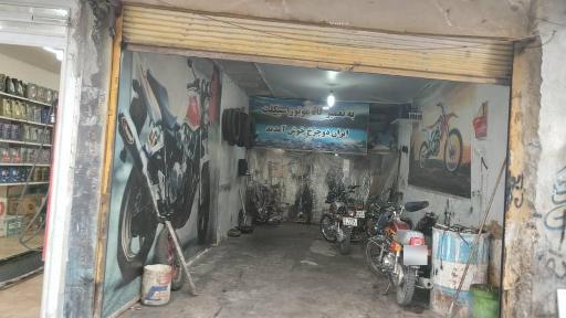 عکس تعمیرگاه موتورسیکلت