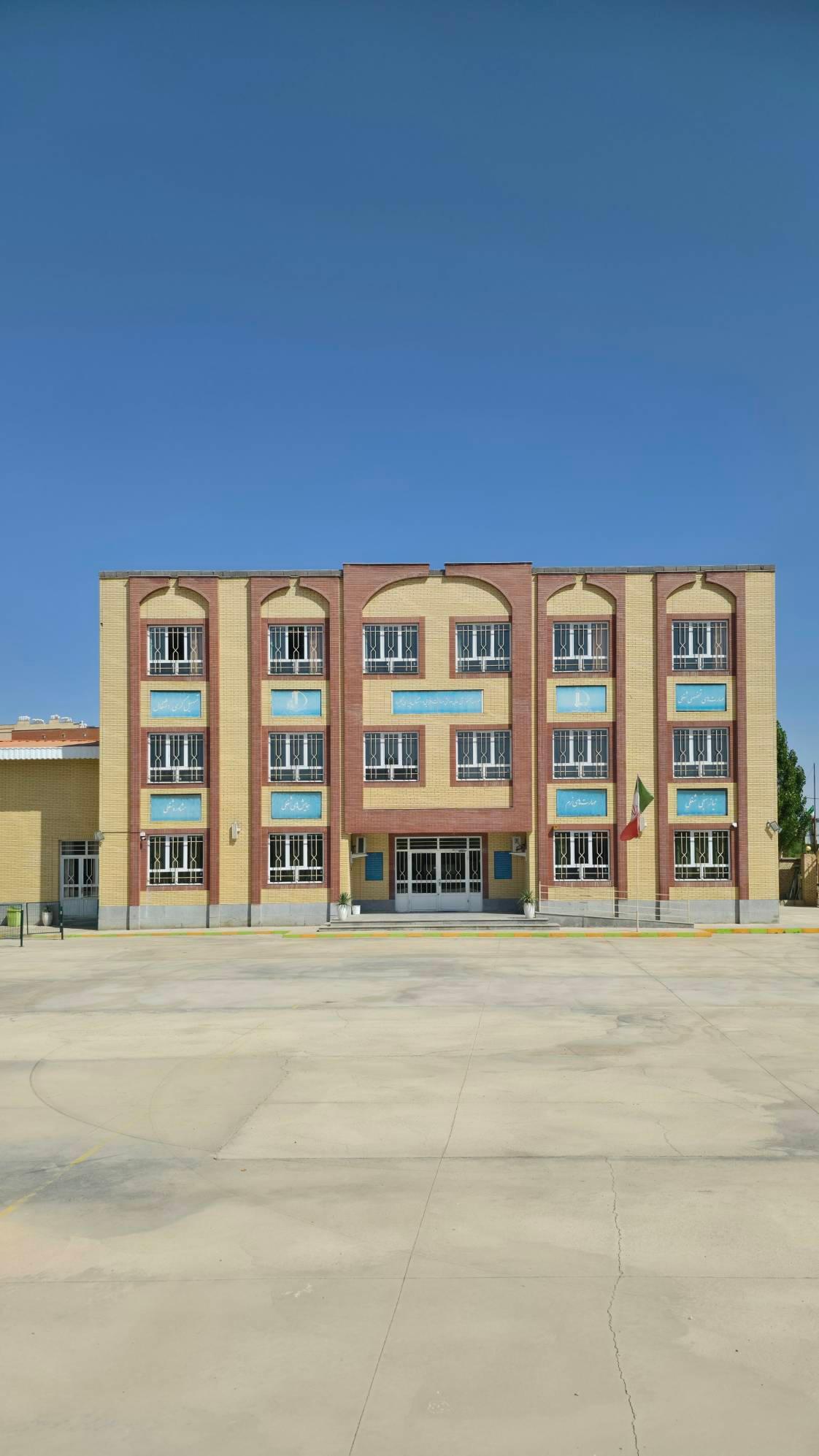 عکس دبیرستان دخترانه حبل المتین 